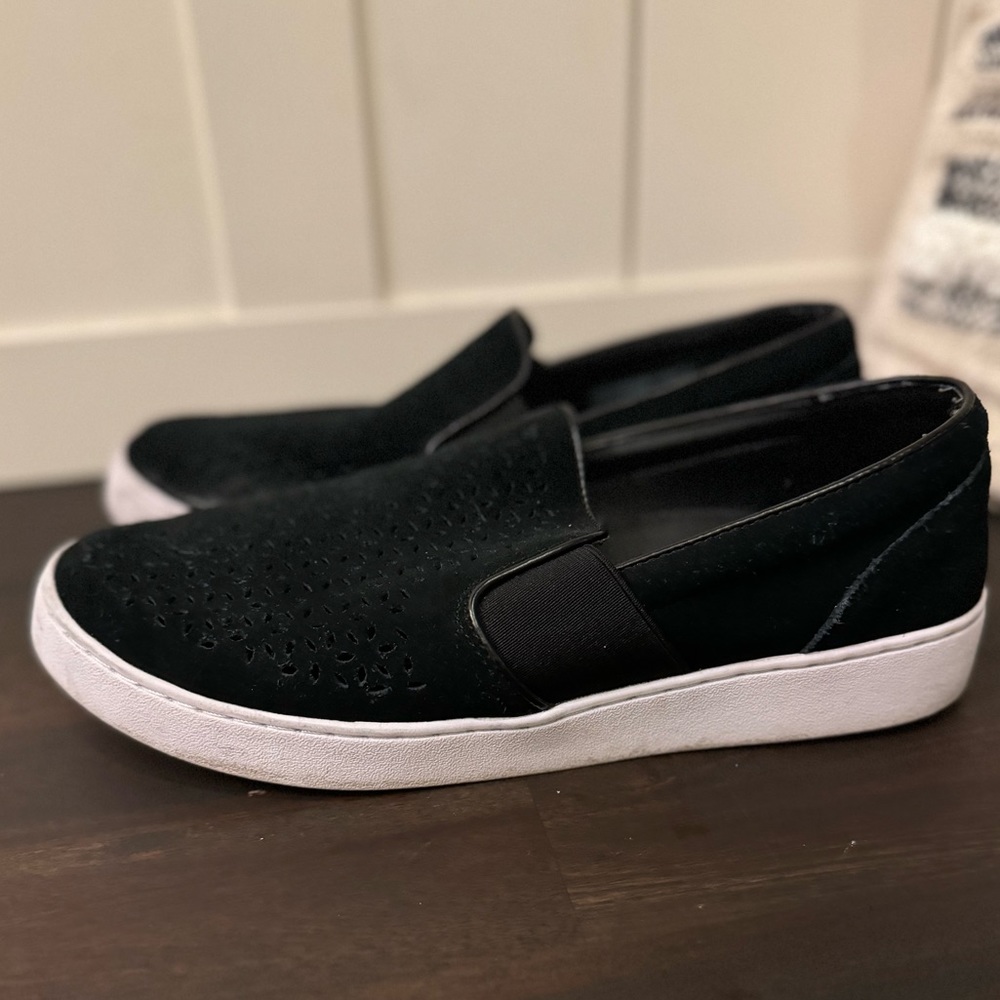 Black suede slip on orthotic shoes - Vionic - size 10